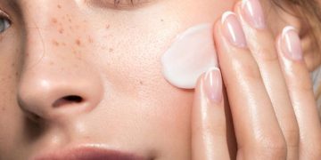 რომელი ვიტამინი უნდა წავისვათ სახეზე ახალგაზრდობის შესანარჩუნებლად