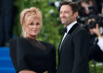 “მთელი ამ წლების მანძილზე, ის გეი იყო” – ჰიუ ჯეკმენის ცოლმა ჭორებს უპასუხა