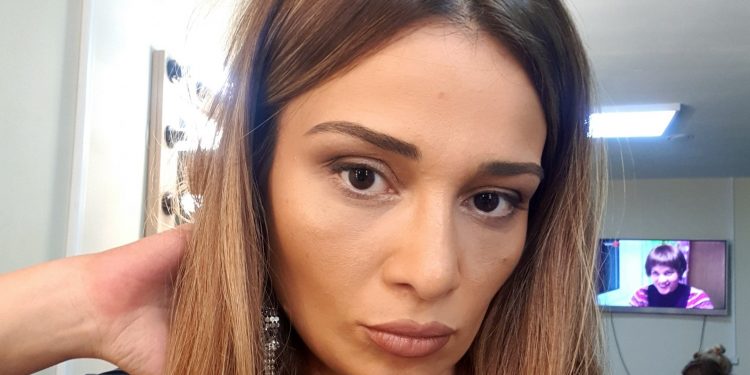 “ორსულობის დროს გადატვირთული ვიყავი… თავს ვიდანაშაულებ” – თაკო მელიქიშვილი საკუთარი შვილის მძიმე დიაგნოზზე