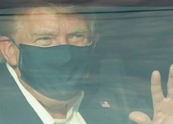 კორონავირუსით დაინფიცირებულმა დონალდ ტრამპმა კლინიკა დატოვა და მხარდამჭერებთან გავიდა