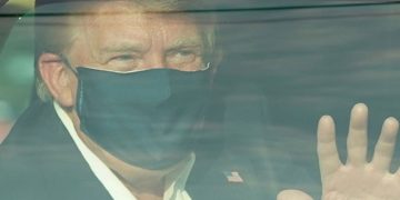 კორონავირუსით დაინფიცირებულმა დონალდ ტრამპმა კლინიკა დატოვა და მხარდამჭერებთან გავიდა