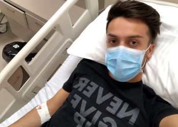 “დედისგან დავინფიცირდი” – რატომ გადის სახლში მკურნალობას კოვიდდადებითი მომღერალი