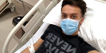 “დედისგან დავინფიცირდი” – რატომ გადის სახლში მკურნალობას კოვიდდადებითი მომღერალი