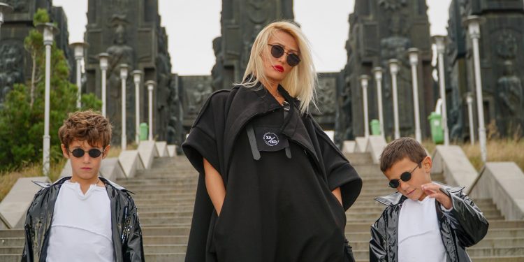 “ჩემი ფანქარი მაკრატელია,სახატავი კი ქსოვილი”