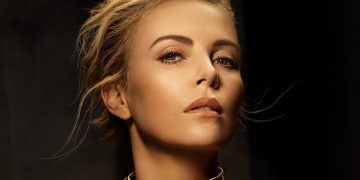 შარლიზ ტერონის სილამაზის საიდუმლოებები, რომლითაც ის ბევრად უფრო ახალგაზრდულად გამოიყურება