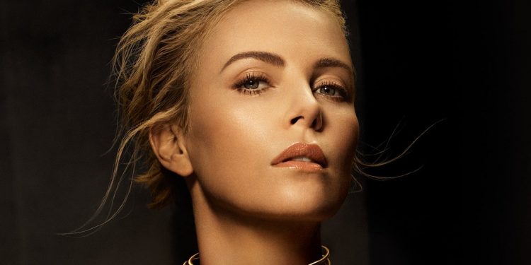 შარლიზ ტერონის სილამაზის საიდუმლოებები, რომლითაც ის ბევრად უფრო ახალგაზრდულად გამოიყურება