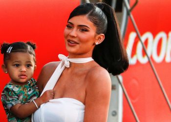 კაილი ჯენერიმ 2 წლის ქალიშვილს ბაღში წასასვლელად 12 ათას დოლარიანი ჩანთა უყიდა