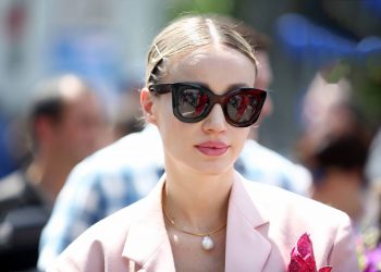 “ვაჩეს თავისუფლება და სარწყავებით თამაში დასრულდა” – ანუკი არეშიძის და კახა კალაძის მესამე ვაჟი სკოლაში წავიდა