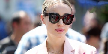 “ვაჩეს თავისუფლება და სარწყავებით თამაში დასრულდა” – ანუკი არეშიძის და კახა კალაძის მესამე ვაჟი სკოლაში წავიდა