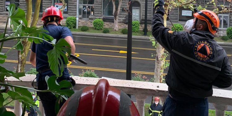 “აივანი დაგვემხო თავზე” – ბახვა ბრეგვაძემ აივნის ჩამონგრევამდე სიზმარი ნახა