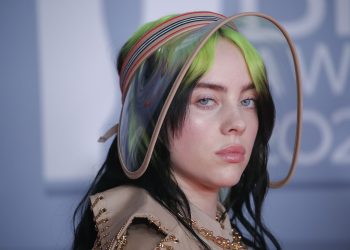 ზედმეტი წონის გამო დაბულინგებული ბილი აილიში ჰეიტერებს პასუხობს