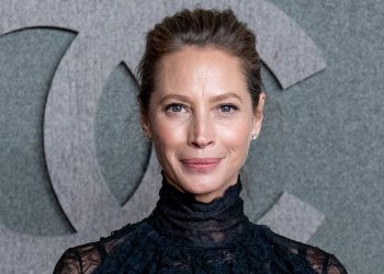 კრისტი ტარლინგტონი: კოვიდმა დაგვანახა, რას ნიშნავს კრიტიკულ მომენტში დახმარების გარეშე დარჩენა