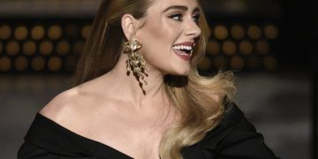 ადელმა დაკლებულ კილოგრამებზე პირდაპირ ეთერში იხუმრა