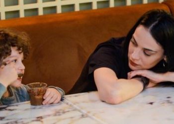 როგორ ავარჯიშებს ნანკა კალატოზიშვილი შვილს “ლ”-ს გამოთქმაში