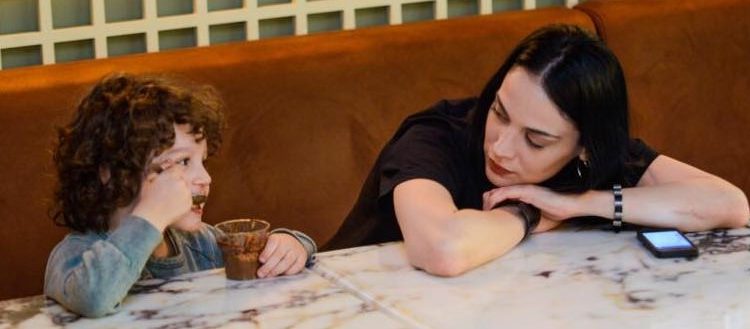 როგორ ავარჯიშებს ნანკა კალატოზიშვილი შვილს “ლ”-ს გამოთქმაში