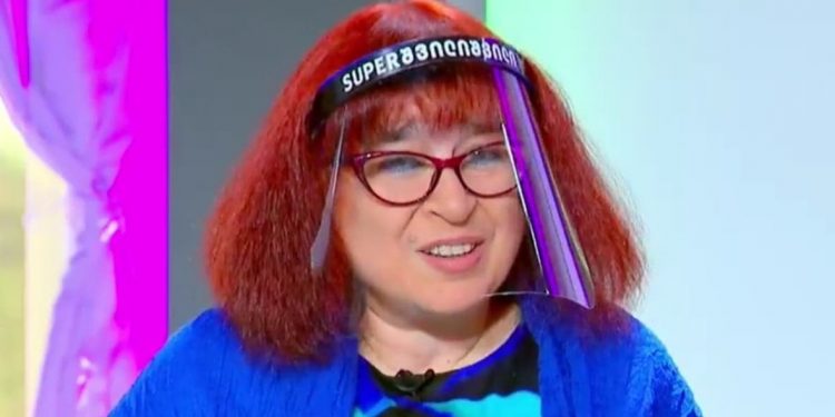 რატომ აწერია “Super ბებიას” წამყვან ფსიქოლოგს ფარზე Super შვილიშვილი