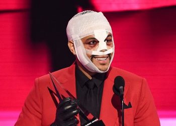 The Weeknd-ი AMA-ის დაჯიდლოებაზე ნაცემი მივიდა