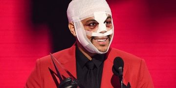 The Weeknd-ი AMA-ის დაჯიდლოებაზე ნაცემი მივიდა