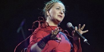 „თუ ვერ შეძლებთ მოსვლას, ფანჯრები გააღეთ…” – მომღერალი ხალხს ოპოზიციის აქციაზე მისვლისკენ მოუწოდებს