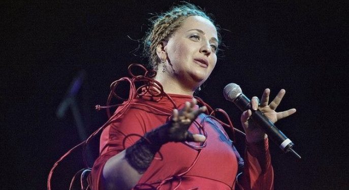 „თუ ვერ შეძლებთ მოსვლას, ფანჯრები გააღეთ…” – მომღერალი ხალხს ოპოზიციის აქციაზე მისვლისკენ მოუწოდებს