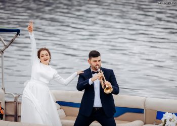 სიყვარულს პანდემია ვერ შეაფერხებს – ქართველი წყვილის ულამაზესი ქორწილი სტუმრების გარეშე შაორის ტბაზე