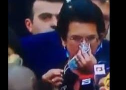 “ვხედავ გარდაცვლილ ხალხს” – ნინო ბურჯანაძეს ამერიკელი ვარსკვლავის ინსტაგრამზე აკრიტიკებენ