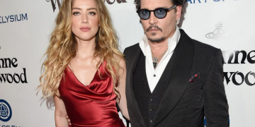 ჯონი დეპი, რომელმაც ყოფილი ცოლი 14-ჯერ სცემა, ძაღლი და 7 მილიონი დაუტოვა, მისგან 50 000 დოლარს ითხოვს