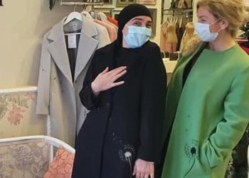 “ზოგჯერ მეც მიხარია რაღაც… რამდენს “გავქაჩავ”, არ ვიცი” – ვინ ჩუქნის სამოსს დედა თინა ჩხვიმიანს