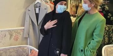 “ზოგჯერ მეც მიხარია რაღაც… რამდენს “გავქაჩავ”, არ ვიცი” – ვინ ჩუქნის სამოსს დედა თინა ჩხვიმიანს