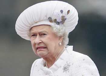 დედოფალი გაქურდეს და ნივთები eBay-ზე გაყიდეს