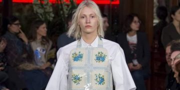 “სტოლსაფარი”, ალბათ, ქარმა წეიღოო, ბებიაჩემი იტყოდა, თურმე შენ წაგიღია” – ვინ წერს ამ ფრაზას დემნა გვასალიას