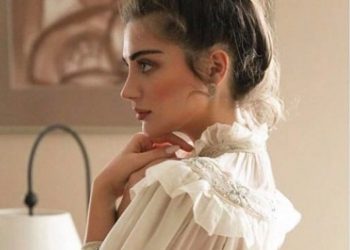 ოქროსფერი ირმები, ბაფთები და თეთრი ბუშტები – ჯანეტ ქერდიყოშვილმა ჯადოსნური ნაძვის ხე ააწყო