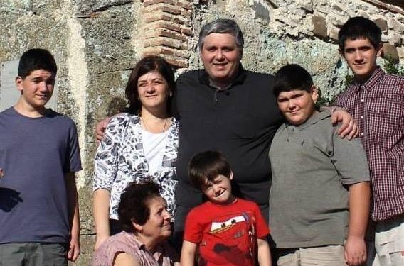 “ხელებიც დაკარგა, მაშველები გამოვიძახეთ, რომ სახლში ამოგვეყვანა ოპერაციის შემდეგ” – კობა დავითაშვილის სიცოცხლის ბოლო დღეები