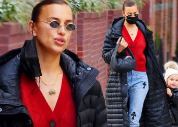 ირინა შეიკი და ლეა ნიუ-იორკის ქუჩებში „ბარბერის“ პალტოებით გამოჩნდნენ