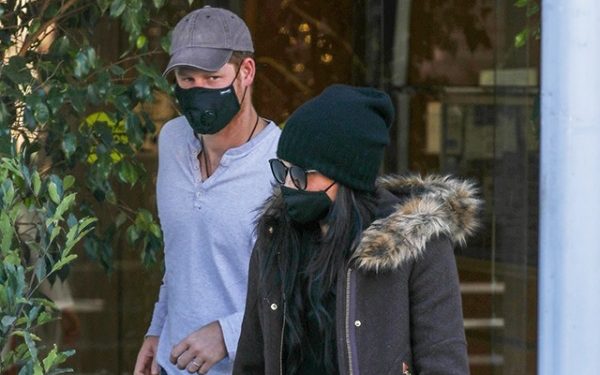 სამეფო წყვილი ბევერლი ჰილზზე სამედიცინო ცენტრთან შენიშნეს – რას წერენ ქსელში მეგან მარკლის შესახებ