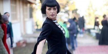 “3000-3000 ლარი ჰაერში გავისროლე” – თეა დარჩია ღმერთის იმედად დარჩა