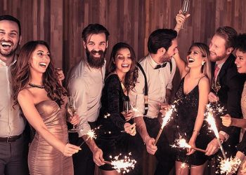 რა ფერის სამოსით შევხვდეთ ახალ წელს – დიზაინერების რჩევები