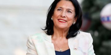 “როგორც იქნა შევხვდით ერთმანეთს, მარიამ” – პრეზიდენტი შვილიშვილის პირველ ფოტოს აქვეყნებს