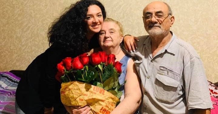 „ორივემ როგორ დამტოვეთ მარტო… ასე უთქმელად…“ – ნინი შერმადინს დედაც გარდაეცვალა