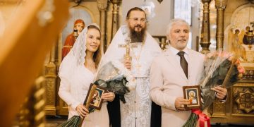 კადრები სოსო პავლიაშვილის ჯვრისწერიდან – რა აჩუქა ცოლისძმამ ვარსკვლავს და რატომ იტირა მან ტაძარში?