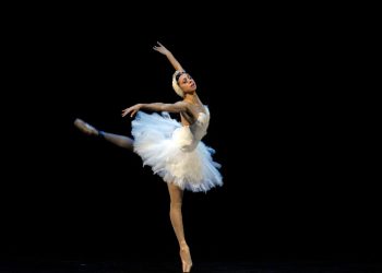 უცებ საუბარი შეწყვიტა და ატირდა: მთელი ცხოვრება დედა მენატრებაო – ჟურნალისტი ანანიაშვილის ცხოვრებაზე წერს