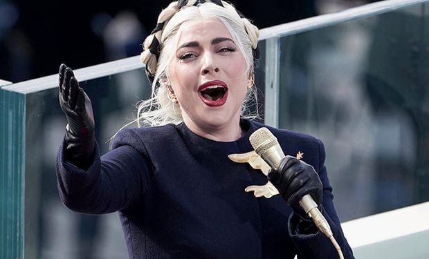 რაში ადანაშაულებს ალა პუგაჩოვას დიზაინერი ლედი გაგას?