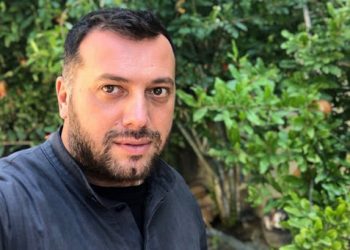 პეტრე კოლხი თბილისს ტოვებს – “ოჯახი არ მიმყავს. ამ ეტაპზე ეს ჩემთვის აუცილებელია”