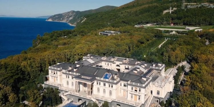 ცნობილი გახდა, ვის ეკუთვნის “პუტინის სასახლე”?