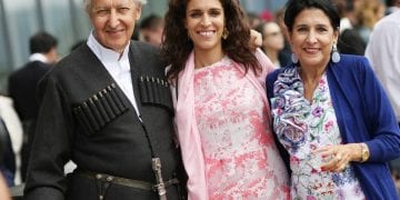 “ბავშვი ახლა პარიზშია და იმედი მაქვს ზაფხულში ჩამოვიყვანთ” – რას ამბობს სალომე ზურაბიშვილი პირველ შვილიშვილზე