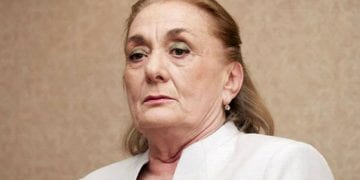 “დღეს 77 წლის გავხდი. არ მეტყობა, კარგი ჯიშის ვარ!” – რა საჩუქარი გაუკეთა იუბილარმა ასმათ ტყაბლაძემ ახლობლებს