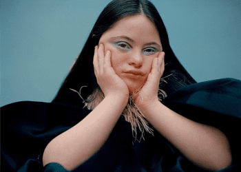 დაუნის სინდრომის მქონე პირველი მოდელი ჟურნალ “ELLE”-ს გარეკანზე მოხვდა