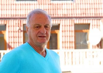 გივი სიხარულიძე: „ორი გოგონა მხარზე დავისვი და სცენაზე ვიცეკვე, ხალხი დაჩოქილი მიკრავდა ტაშს…“