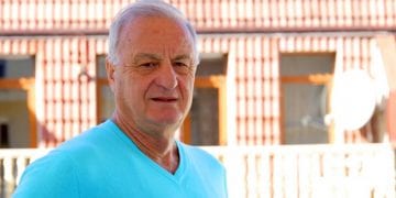 გივი სიხარულიძე: „ორი გოგონა მხარზე დავისვი და სცენაზე ვიცეკვე, ხალხი დაჩოქილი მიკრავდა ტაშს…“