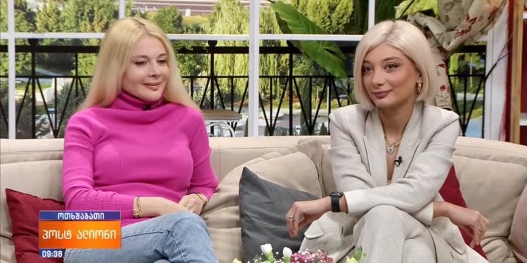 „დედაჩემი სამსახურში რომ ნახოთ, ისეთი მკაცრია, გული გაგისკდებათ…“